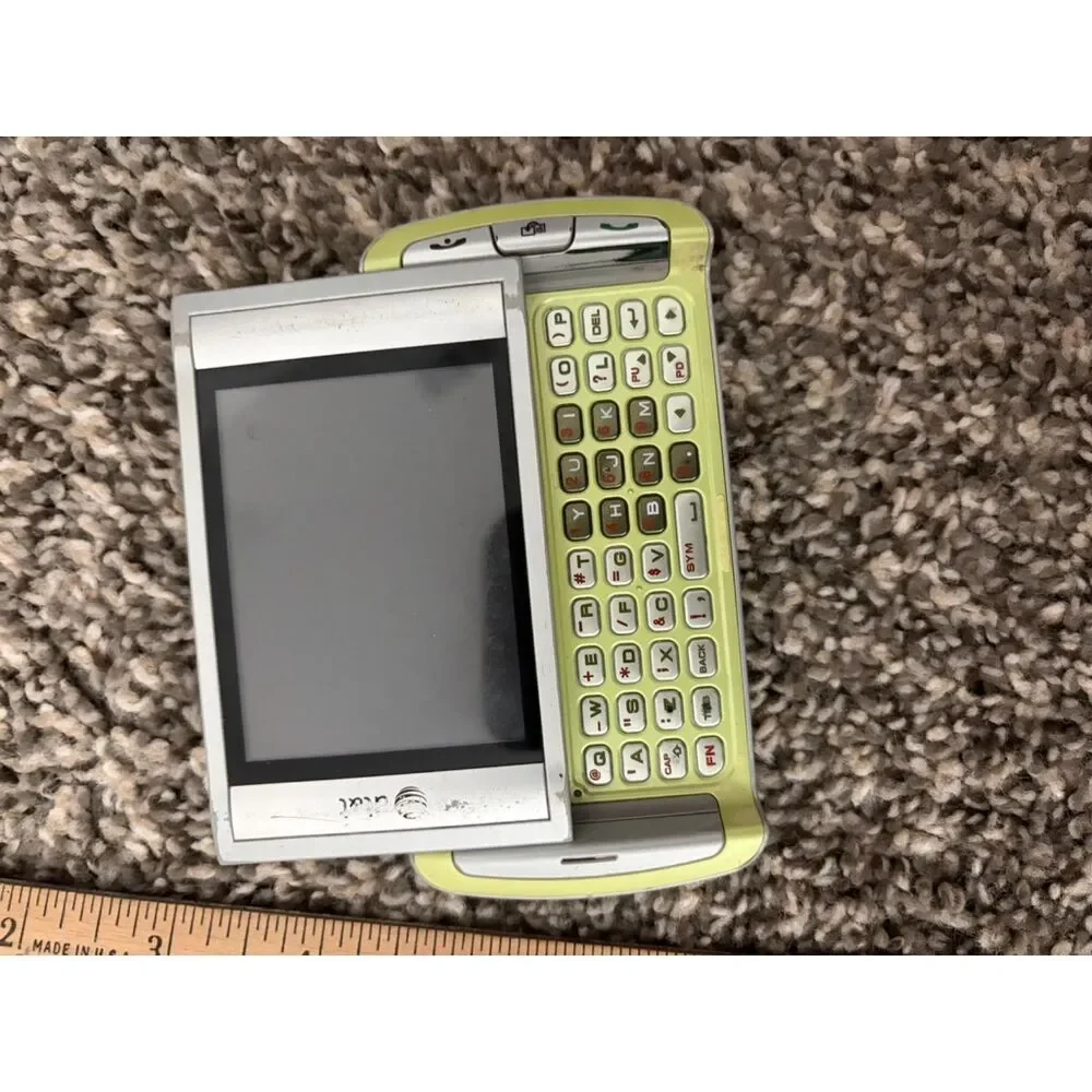 Nokia C5-03 white/lime green vintage mobile phone